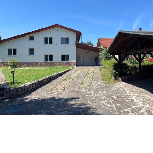 -Self-Check- 4-bedroom Extra large house