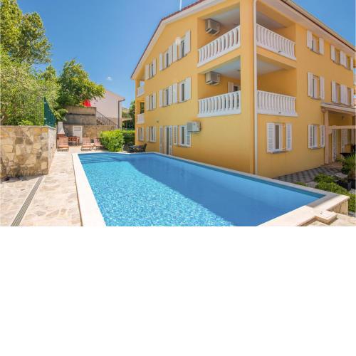 1 Bedroom Amazing Apartment In Baska