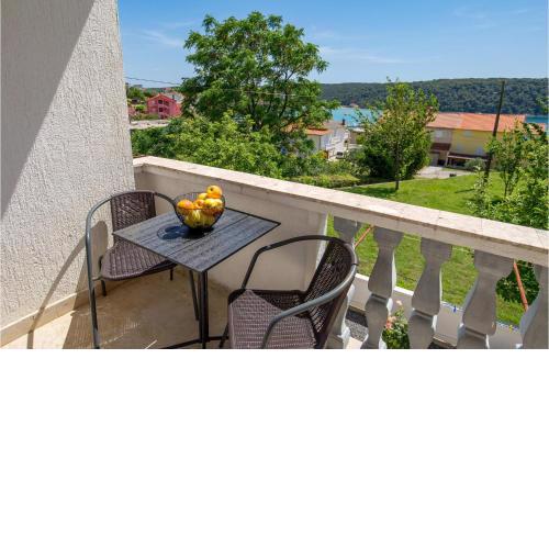 1 Bedroom Amazing Apartment In Kampor