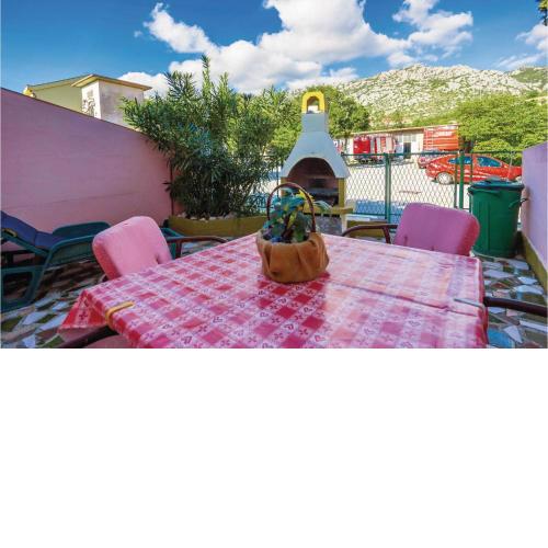 1 Bedroom Amazing Apartment In Karlobag