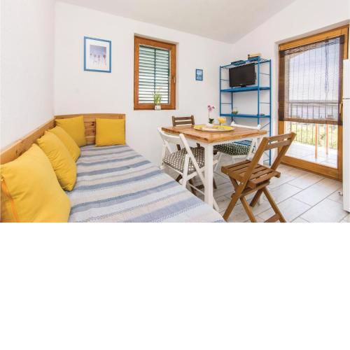 1 Bedroom Amazing Apartment In Maslenica