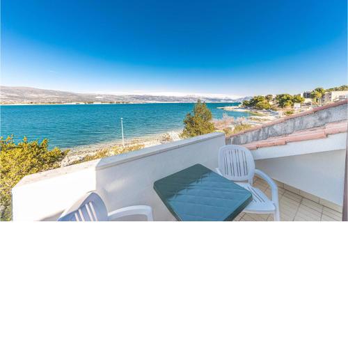 1 Bedroom Amazing Apartment In Mastrinka