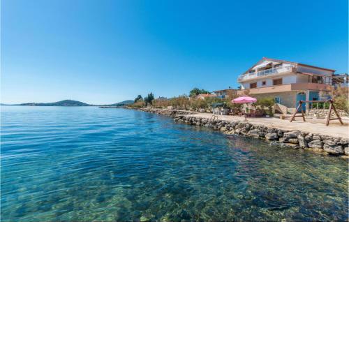 1 Bedroom Amazing Apartment In Nevidane