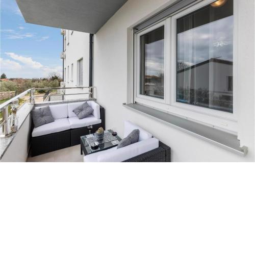 1 Bedroom Amazing Apartment In Peroj