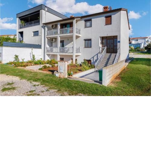 1 Bedroom Amazing Apartment In Pula