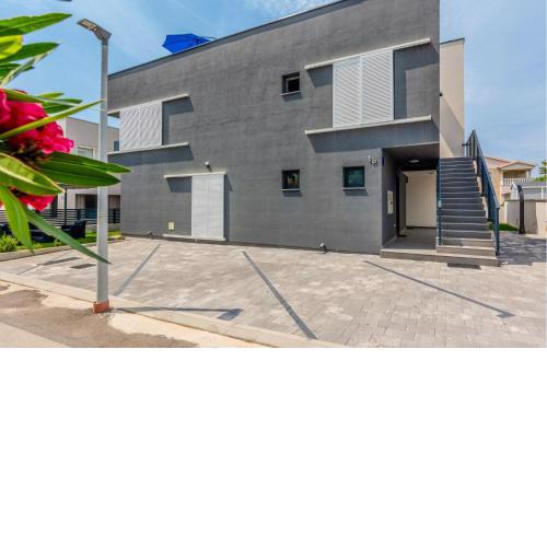 1 Bedroom Amazing Apartment In Vir