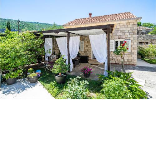 1 Bedroom Amazing Home In Komolac