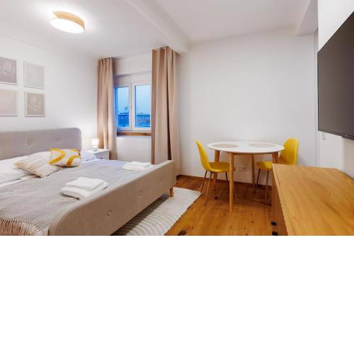 1 bedroom apartment with terrace and view