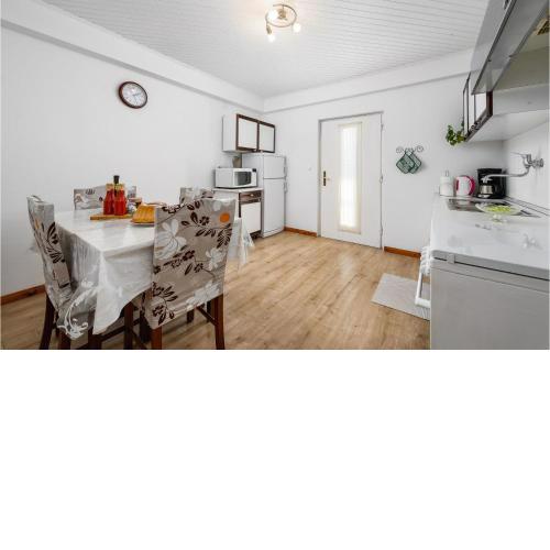 1 Bedroom Awesome Apartment In Groznjan