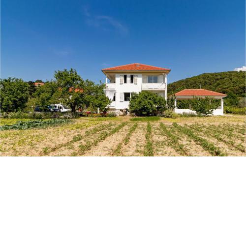 1 Bedroom Awesome Apartment In Kampor
