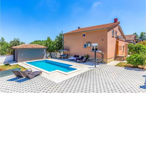 1 Bedroom Awesome Apartment In Pula