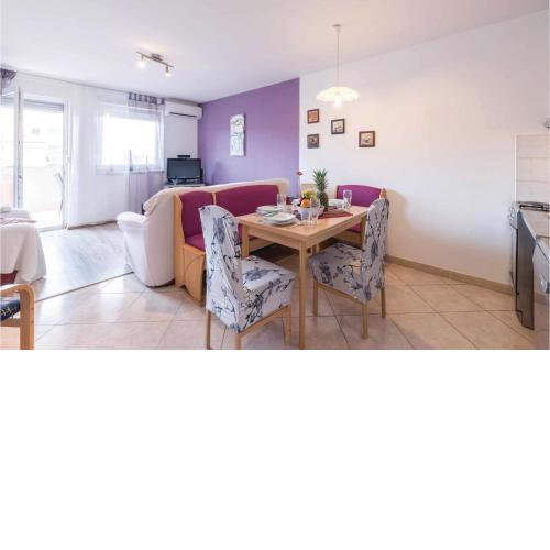 1 Bedroom Beautiful Apartment In Liznjan