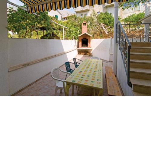 1 Bedroom Beautiful Apartment In Sumpetar