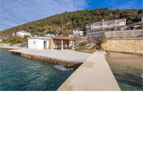 1 Bedroom Beautiful Apartment In Supetarska Draga