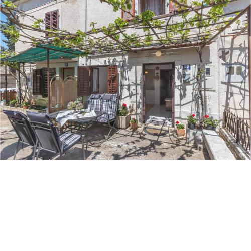 1 Bedroom Beautiful Home In Funtana