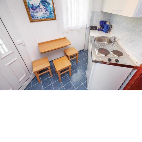 1 Bedroom Cozy Apartment In Crikvenica