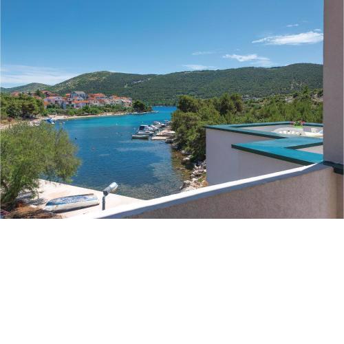 1 Bedroom Cozy Apartment In Grebastica