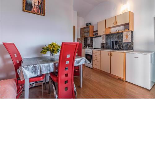 1 Bedroom Cozy Apartment In Liznjan
