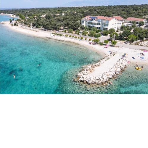 1 Bedroom Gorgeous Apartment In Mandre