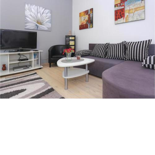 1 Bedroom Gorgeous Apartment In Podstrana