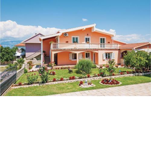 1 Bedroom Lovely Apartment In Podgradina