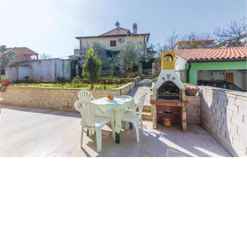 1 Bedroom Lovely Apartment In Pula