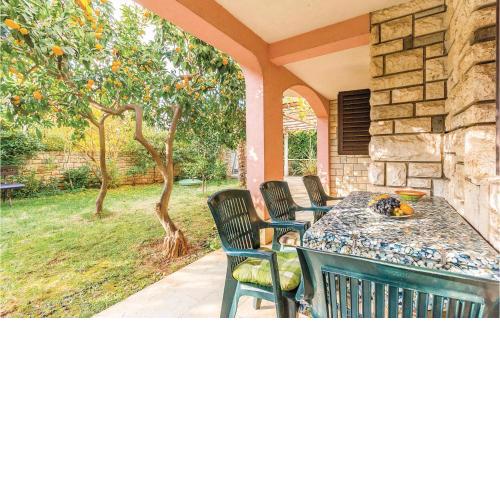 1 Bedroom Lovely Apartment In Pula