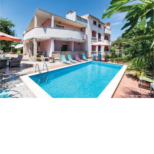 1 Bedroom Lovely Apartment In Rovinj