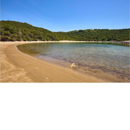 1 Bedroom Lovely Apartment In Saplunara