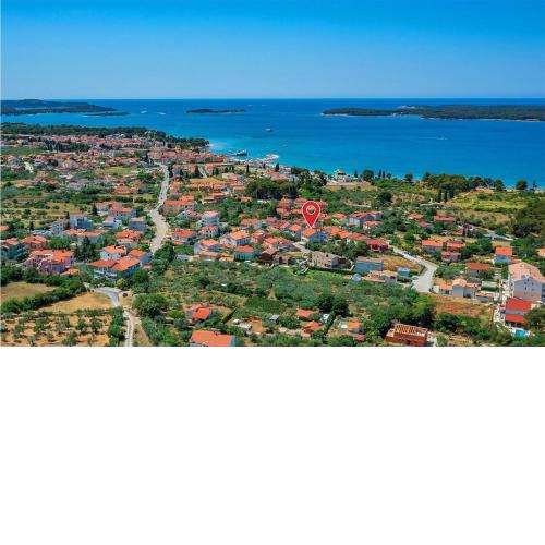 1 Bedroom Nice Apartment In Fazana