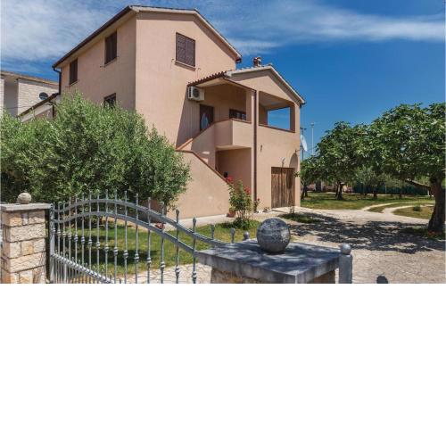 1 Bedroom Nice Apartment In Galizana