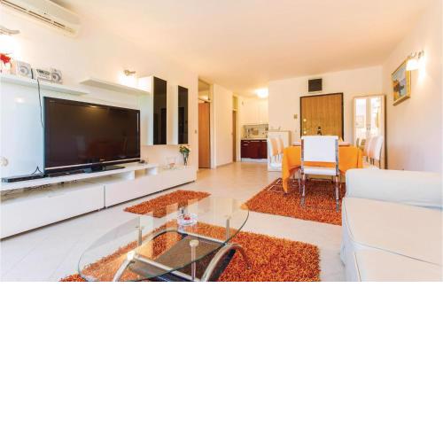 1 Bedroom Nice Apartment In Njivice