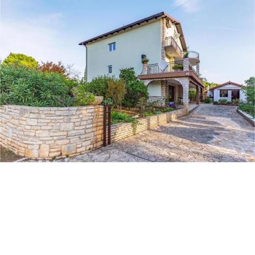 1 Bedroom Nice Apartment In Premantura