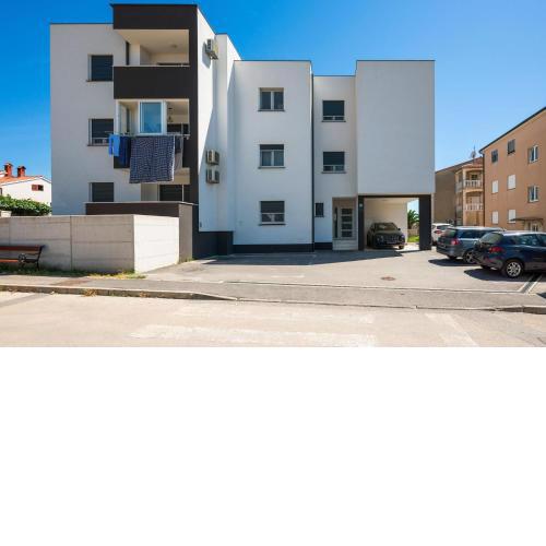 1 Bedroom Nice Apartment In Pula