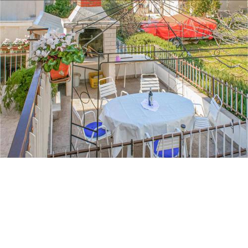 1 Bedroom Nice Apartment In Seget Donji