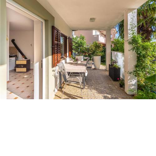 1 Bedroom Pet Friendly Apartment In Gabonjin