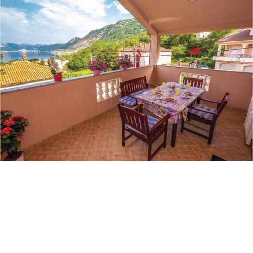 1 Bedroom Stunning Apartment In Bakarac
