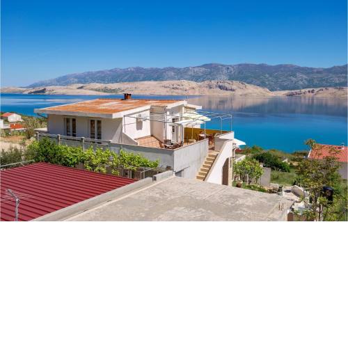 1 Bedroom Stunning Apartment In Bosana