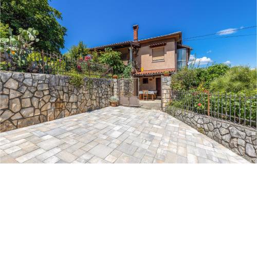 1 Bedroom Stunning Apartment In Lovran