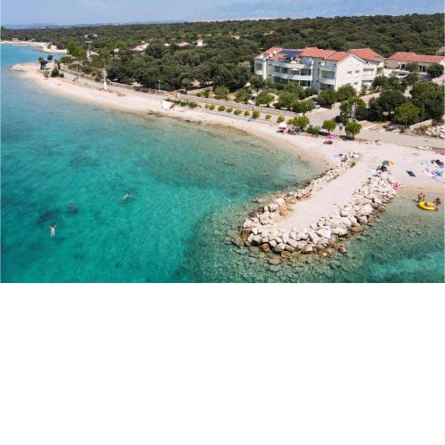 1 Bedroom Stunning Apartment In Mandre