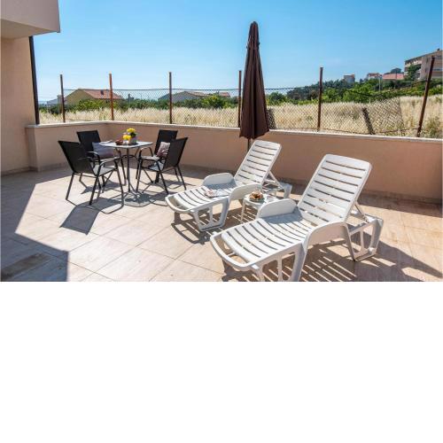1 Bedroom Stunning Apartment In Podstrana