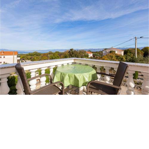 1 Bedroom Stunning Apartment In Rasopasno