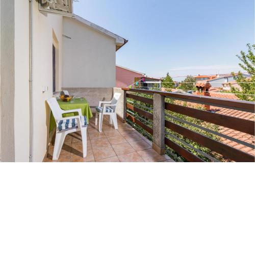 1 Bedroom Stunning Apartment In Valbandon