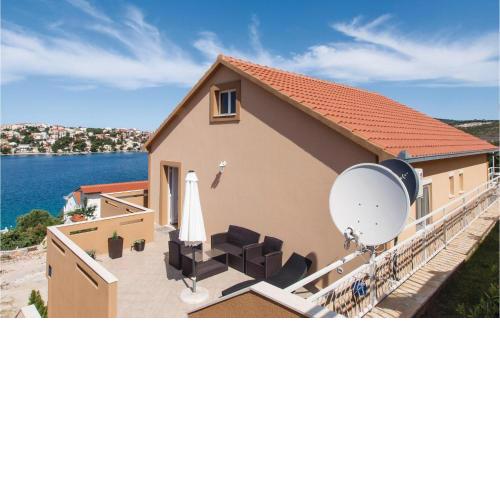 1 Bedroom Stunning Apartment In Zatoglav
