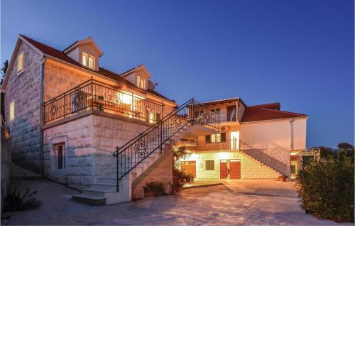 10 Bedroom Beautiful Home In Kucice