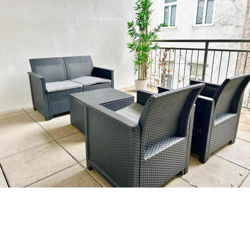 100m2 Flat with Balcony near Mariahilferstrasse - Free Parking