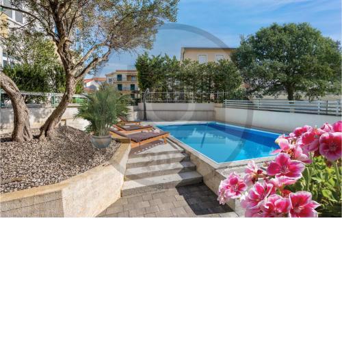 11 Bedroom Amazing Apartment In Srima