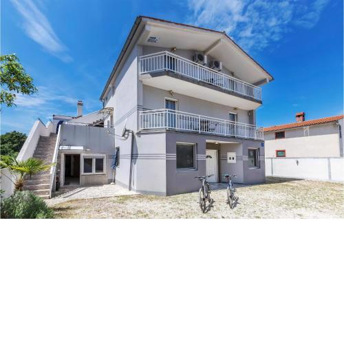 2 Bedroom Amazing Apartment In Fazana