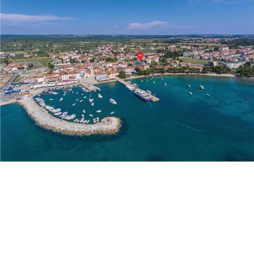 2 Bedroom Amazing Apartment In Fazana