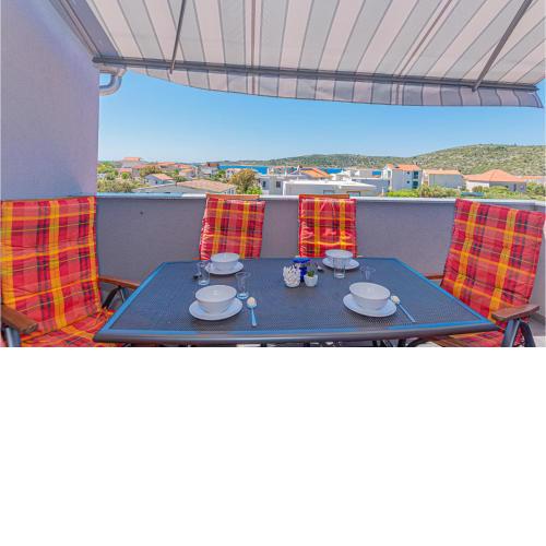 2 Bedroom Amazing Apartment In Kanica